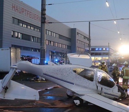 Mannheim’de Küçük Uçak Yola Acil İniş Yaptı: Pilot Ağır Yaralandı