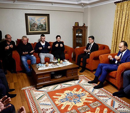 Tarım ve Orman Bakanı Yumaklı'dan Şehit pilotun ailesine ziyaret