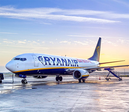Ryanair'in iki pilotu havalimanı yolunda hayatını kaybetti