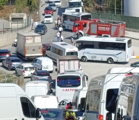 THY Servis Aracı Sabiha Gökçen’de Kaza Yaptı