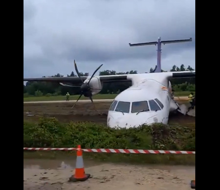 Yolcu uçağı iniş sırasında pistten çıktı!