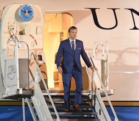 ABD Savunma Bakanı’nın Uçağı Acil İniş Yaptı