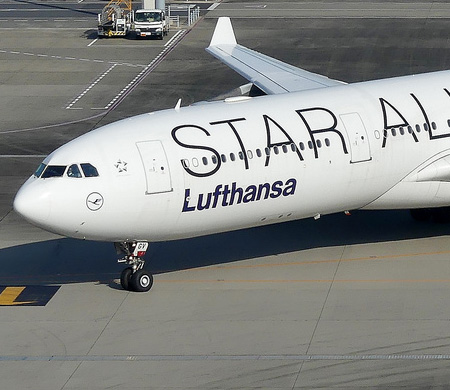 Lufthansa Uçağı Apronda Yakıt Aracıyla Çarpıştı