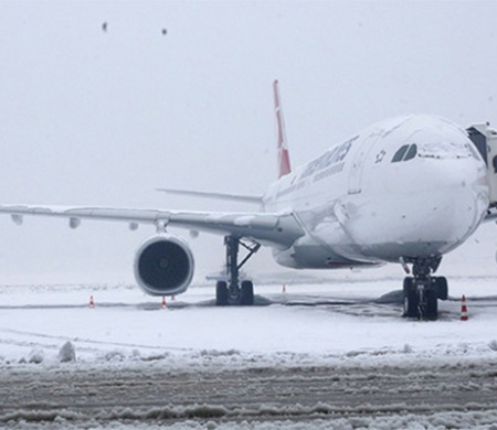 Van'da yoğun kar yağışı; Hava ulaşımında aksamalar yaşandı