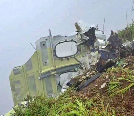 Kayıp uçağın enkazı bulundu... Yolcu ve mürettebat yok!