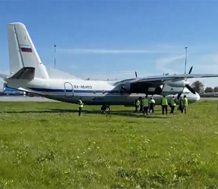 Rusya'da yolcu uçağı pistten çıktı!