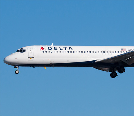 Delta uçağında sorunlu yolcu krizi!