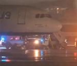 Havalimanında panik anları; motoru duman kapladı!