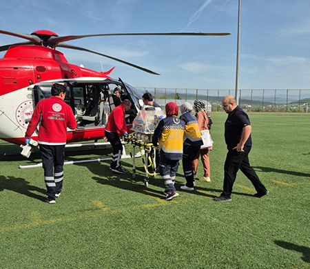 Düzce'de ambulans helikopter 4 günlük bebek için havalandı