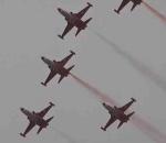 SOLOTÜRK ve Türk Yıldızları’ndan öğrencilere 23 Nisan gösterisi