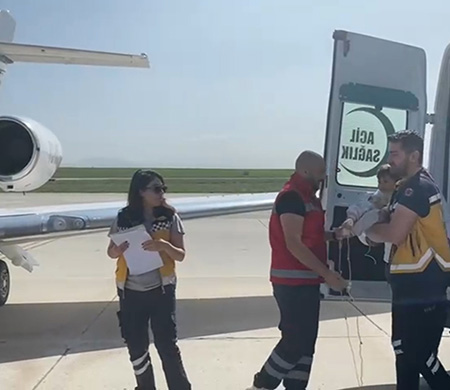 Ambulans uçak 2 yaşındaki çocuğa umut oldu