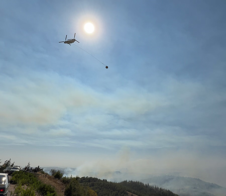 Orman yangınına 12 helikopter 2 uçakla müdahale