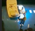 Havalimanında merdiven krizi! Yolcular uçaktan atlayarak indi!