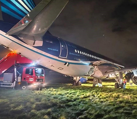 AZAL uçağı zorunlu iniş sırasında pistten çıktı