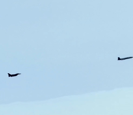 Bayraktar KIZILELMA, F-16'ya kilitlendi, simüle atışta tam isabet