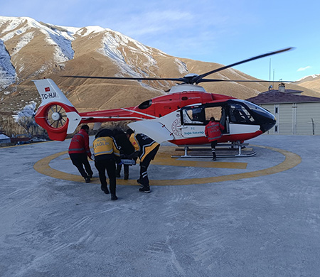 Ambulans helikopter 60 yaşındaki hasta için havalandı