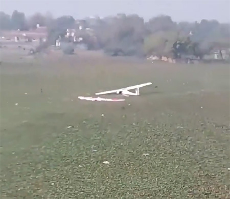 Hindistan'da eğitim uçağı düştü!