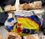 Yolcu havalimanında 250 bin avro ile yakalandı