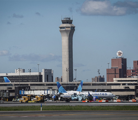 Newark Havalimanı'nda uçuşlar azaltılıyor