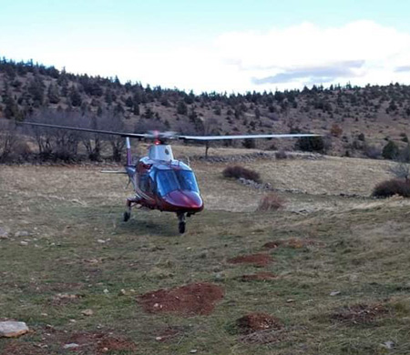 Dağdaki kazada yaralanan kişinin imdadına ambulans helikopter yetişti