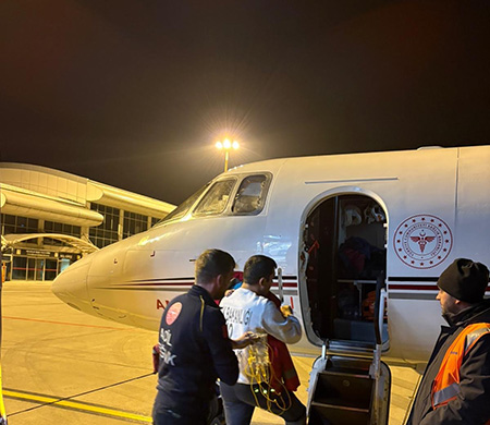 Ağrı'da ambulans uçak 2 yaşındaki çocuk için havalandı