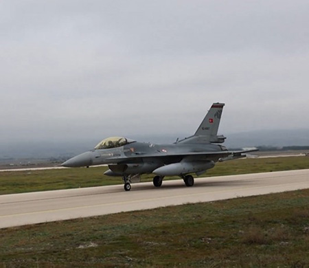 Karadeniz semalarında Türk Hava Kuvvetleri'nden eğitim uçuşu