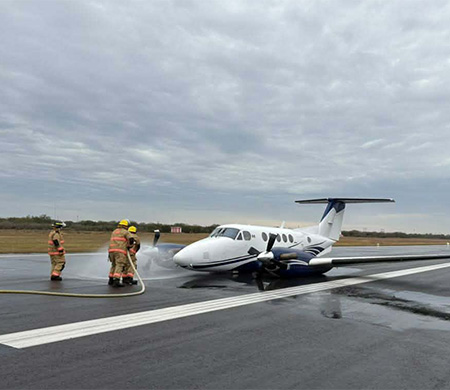 Uçak gövde üzerine iniş yaptı!