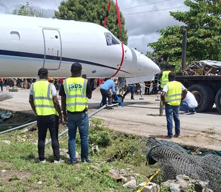 Yolcu uçağı iniş sırasında pistten çıktı!