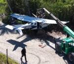 ABD'de uçak çalılara daldı!