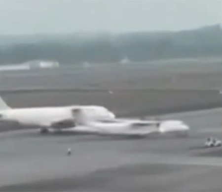 Apronda kaza; İki yolcu uçağı çarpıştı!