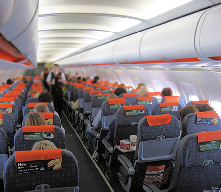Easyjet uçağında kriz çıkaran yolcular gözaltına alındı