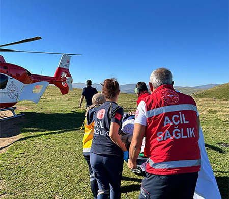 Yaralanan hastanın imdadına ambulans helikopter yetişti