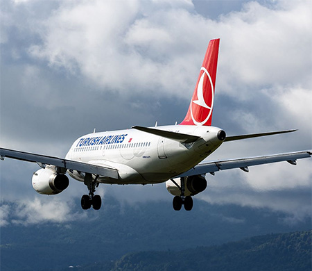 THY uçağına yıldırım isabet etti