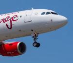 Bagaj personelini uçak altında unuttular: Uçak taksiden döndü