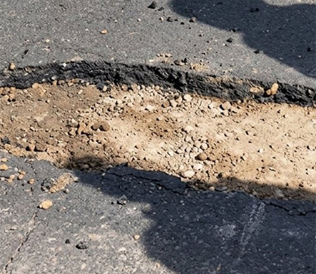 Pistteki çukuru fark etti kalkışı son anda durdurdu!