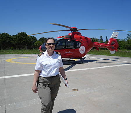 Türkiye'nin tek kadın ambulans helikopter pilotu Samsun'da görev başında