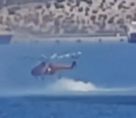 Yangın söndürme helikopteri denize düştü!