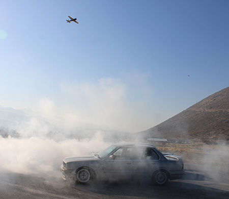 Model uçaklarla klasik otomobiller aynı pistte buluştu