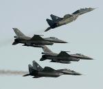 Polonya sınıra savaş uçakları konuşlandırdı