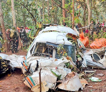 Hindistan’da düşen uçaktaki 7 kişi ölü bulundu