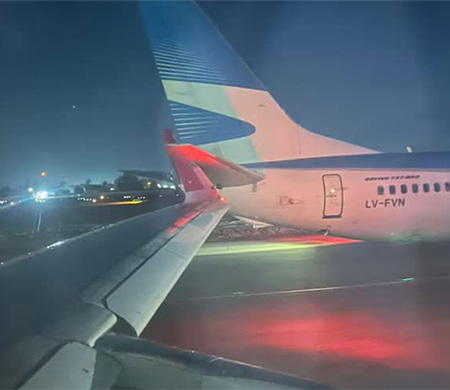 Apronda kaza; İki yolcu uçağı çarpıştı!