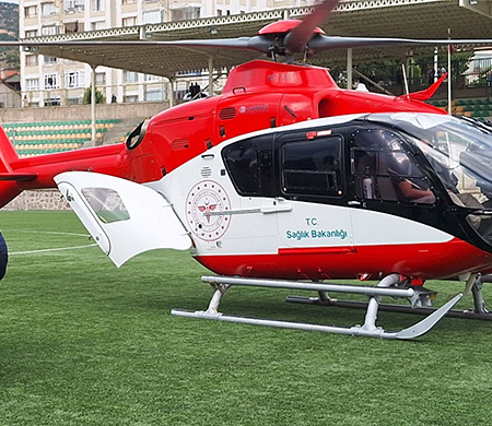 Parmağı kopan çocuk için helikopter ambulans havalandı