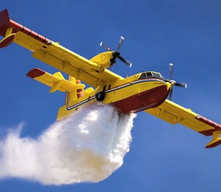 Orman yangınına 3 uçak ve 11 helikopterle müdahale