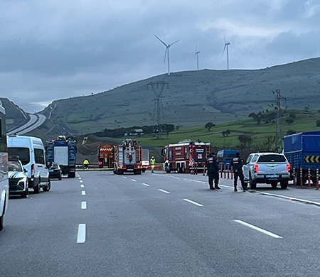 Balıkesir’de F-16 uçağının düştüğü İzmir-İstanbul otoyolu açıldı