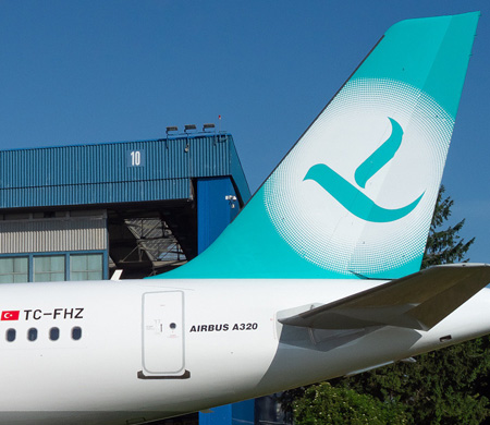 Freebird Airlines Filosu Genişliyor... Yeni Uçak Antalya’ya İndi
