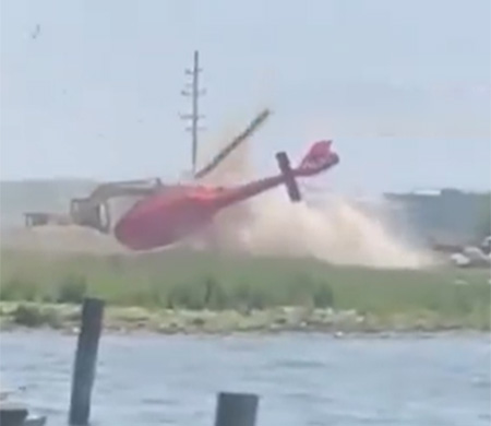 Helikopter iniş sırasında devrildi