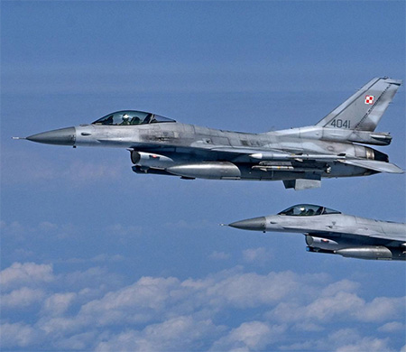 Polonya savaş uçaklarından keşif uçağına engelleme