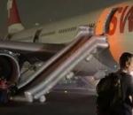 Yolcu uçağının motoru alev aldı: 6 yaralı