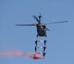 Malazgirt’te jandarma helikopterlerinin gösterisi nefes kesti
