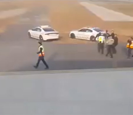 Aprona çıktı uçağa doğru koşmaya başladı!